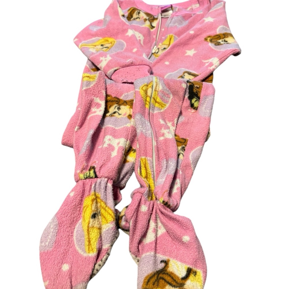 Disney Princess girls printed 3T Fleeced zip up pajamas w/gripped footies. Pink